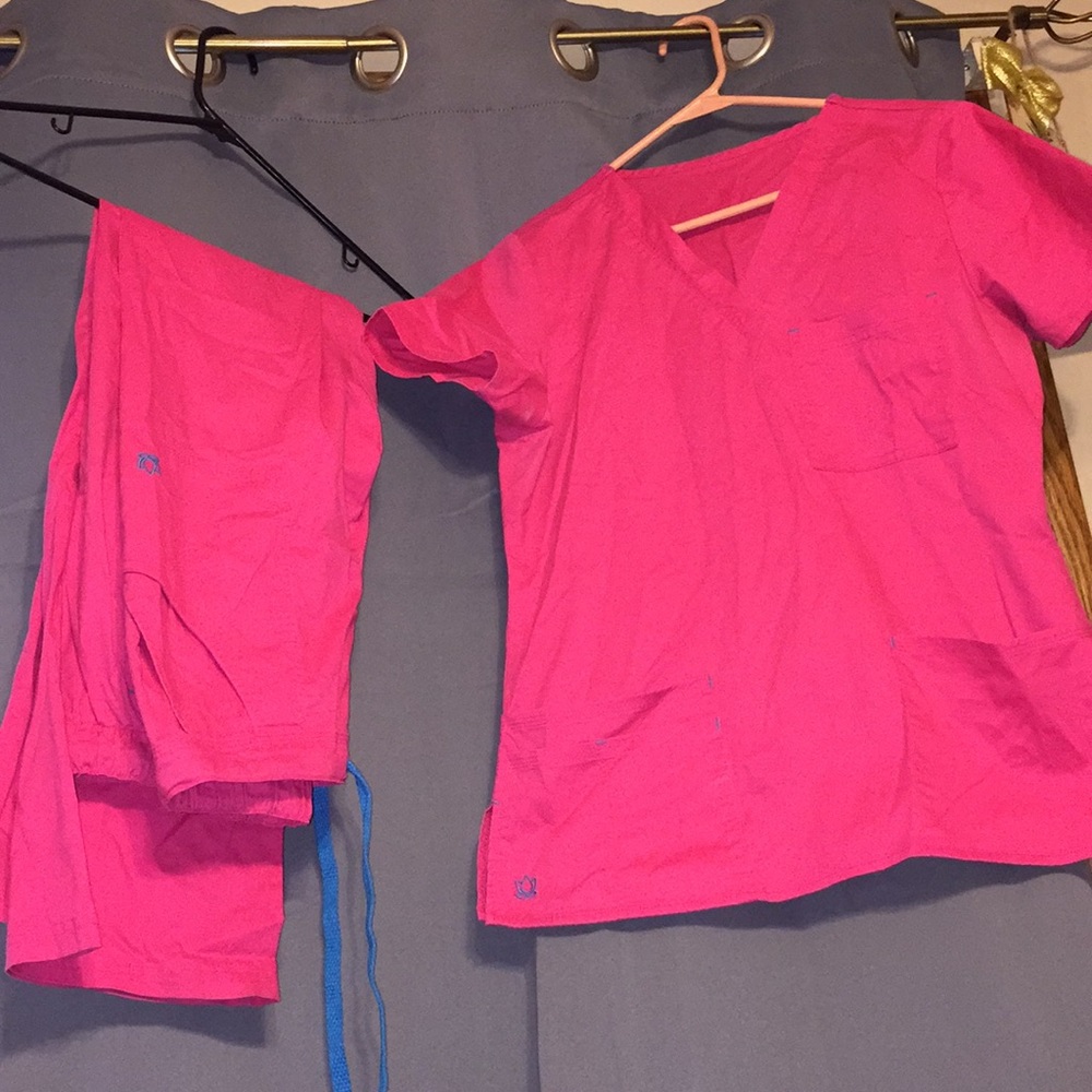 Pink and blue scrub set!